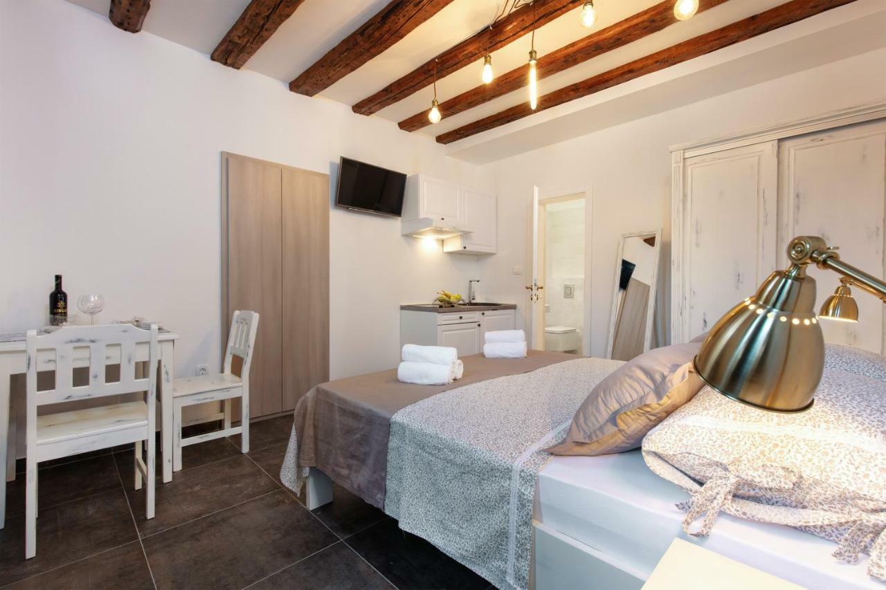 Studio Apartments Insula Split Exterior photo